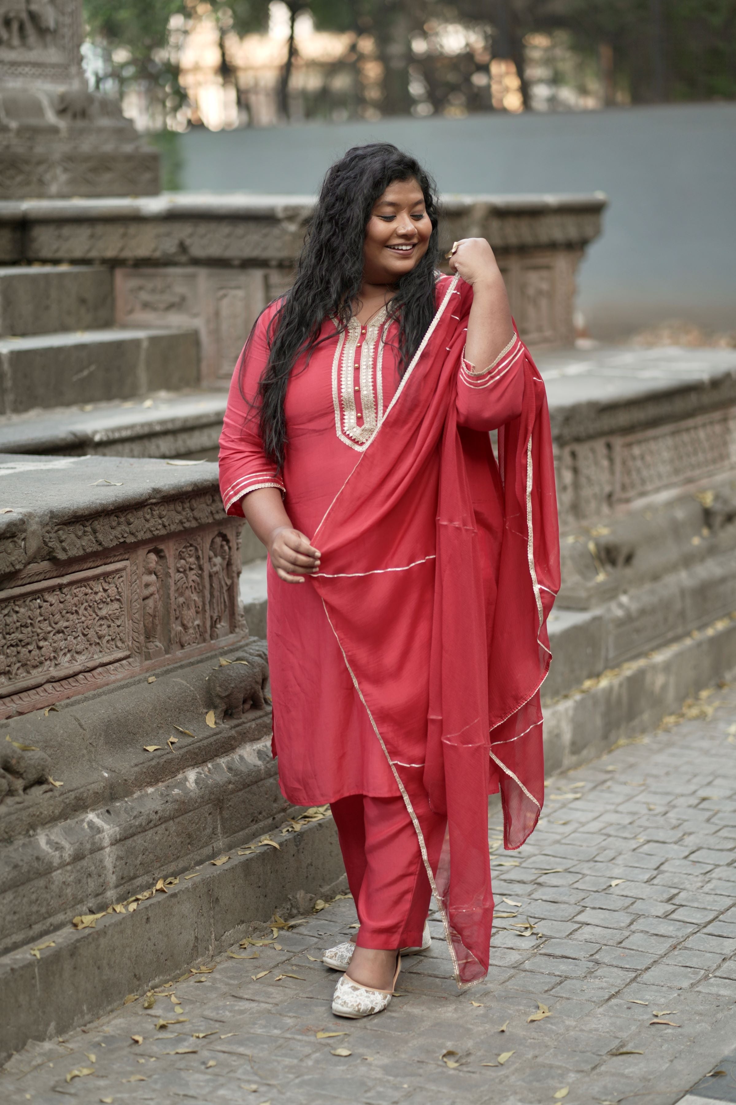 Women's Red Cambric Suit Set With Gota Lace Accents (Set Of 3) - Nangalia Ruchira