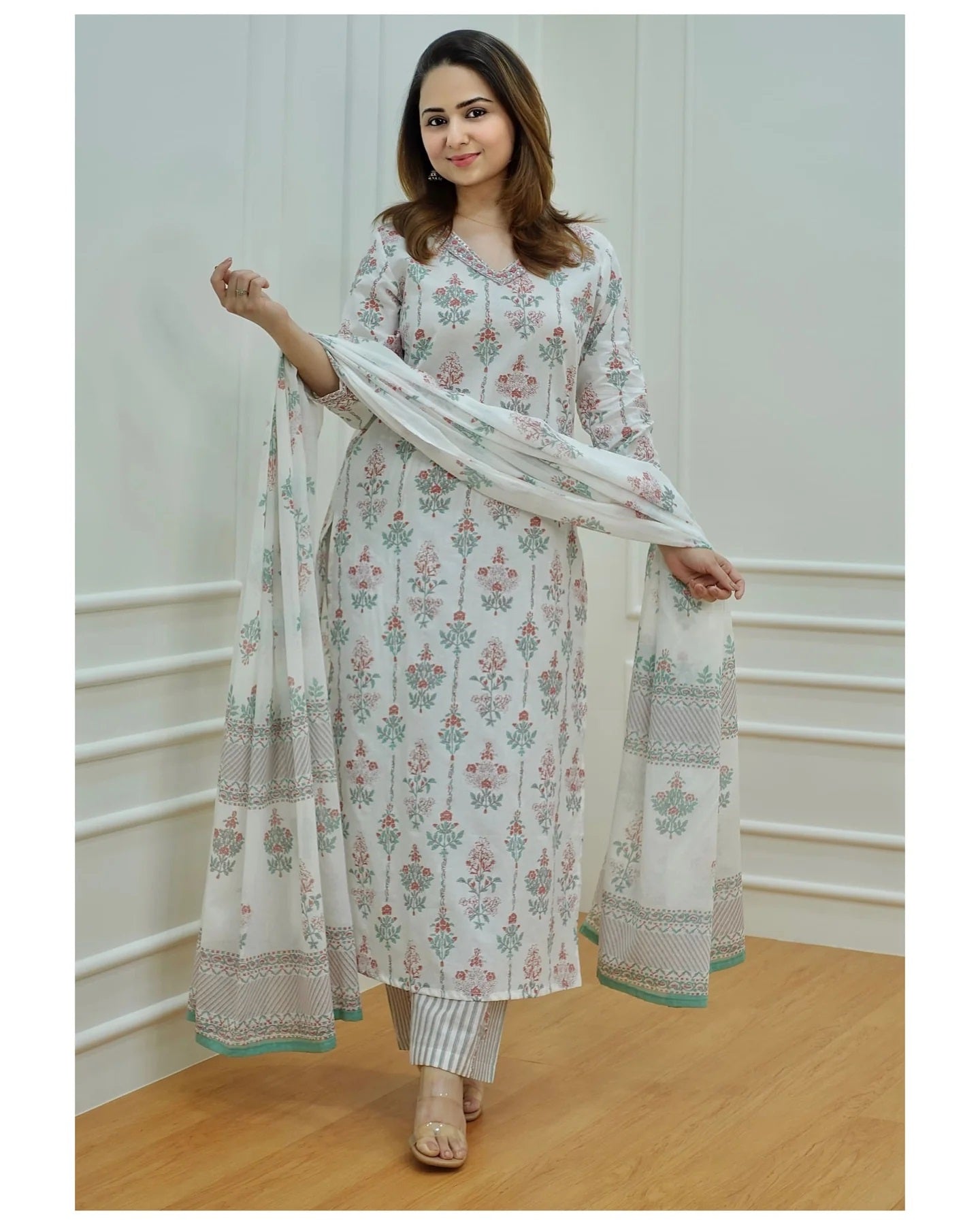 Women's White Printed Viscose Rayon Kurta And Pant Set