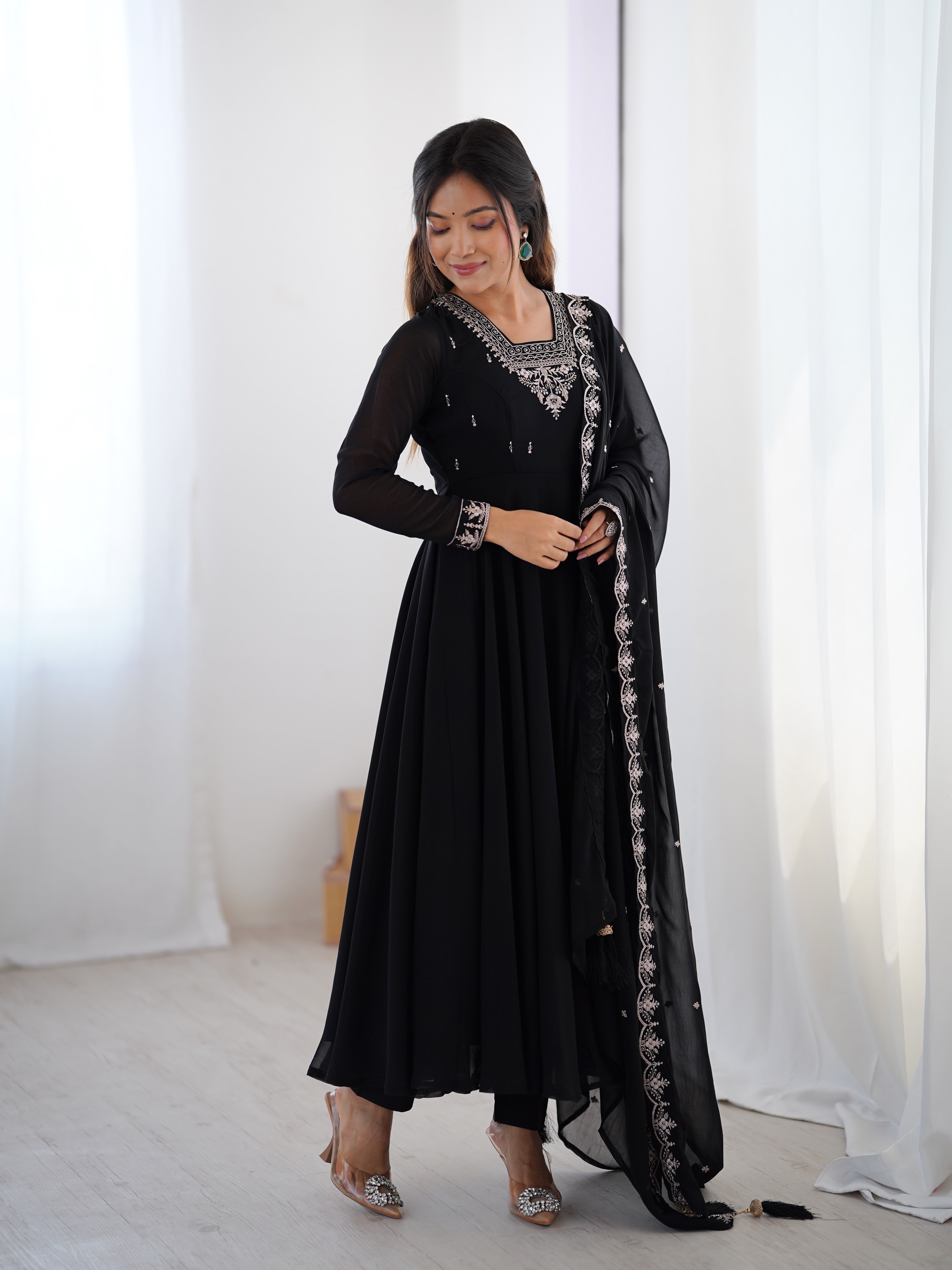Color_BLACK