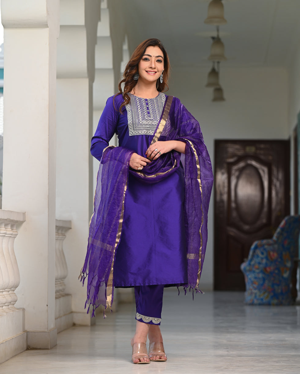 Women's Purple Pure Silk Embroidered Kurta Pant Set With Dupatta - Indi Inside