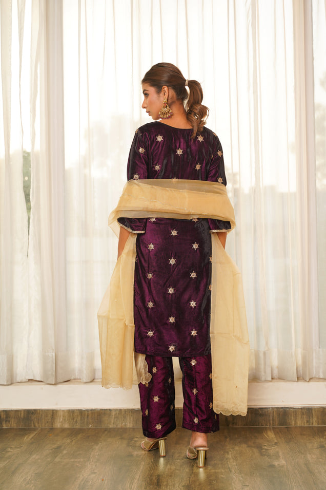 Women's Wine Embroidered Velvet Kurta Suit Set - (Set Of 3) - Nangalia Ruchira