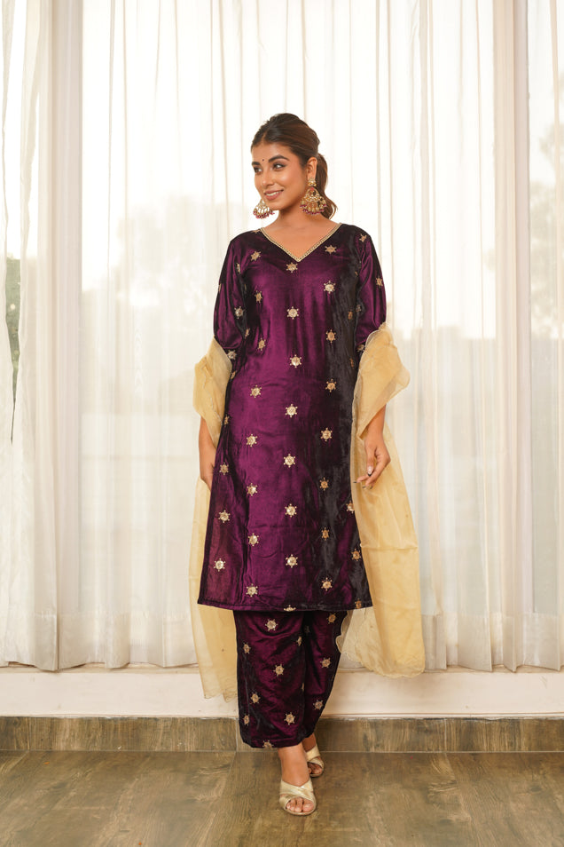Women's Wine Embroidered Velvet Kurta Suit Set - (Set Of 3) - Nangalia Ruchira