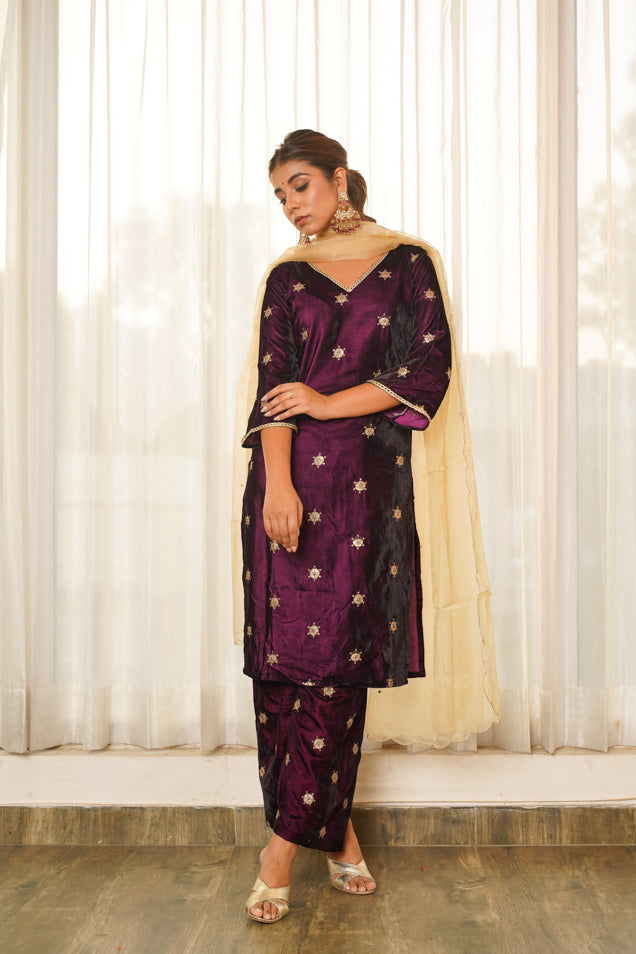 Women's Wine Embroidered Velvet Kurta Suit Set - (Set Of 3) - Nangalia Ruchira