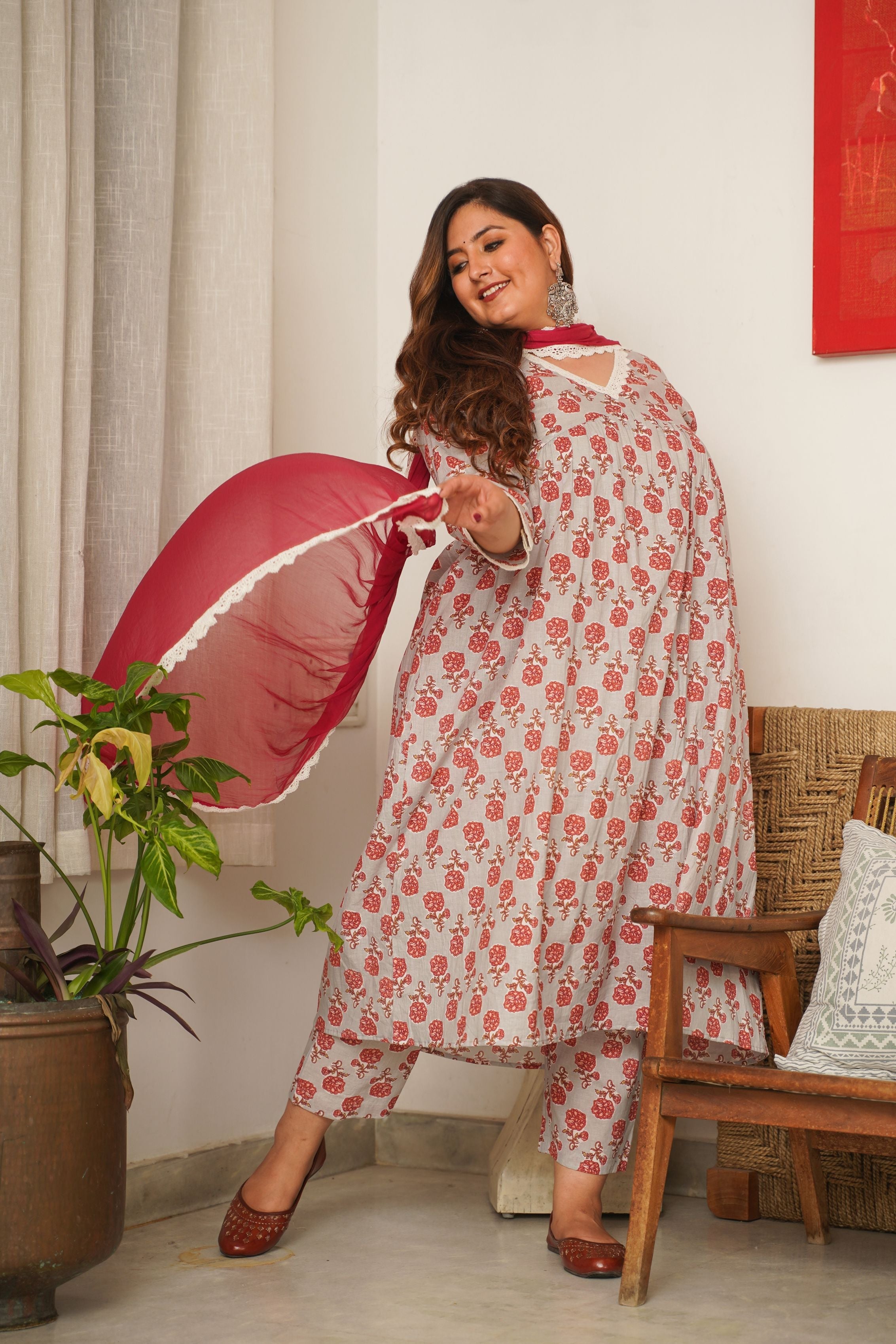 Women's Rose Print Alia Kurta Suit Set - ( Set Of 3 ) - Nangalia Ruchira