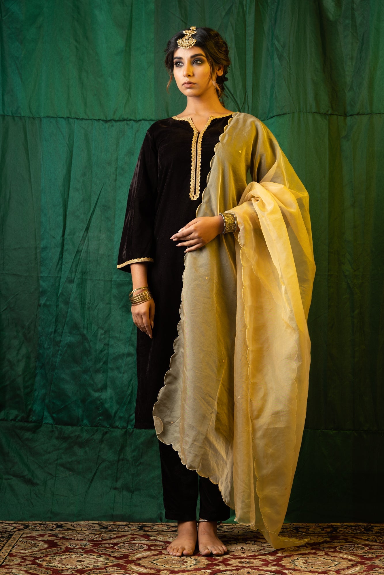 Women's Brown Velvet Kurta Set - (Set Of 3) - Nangalia Ruchira