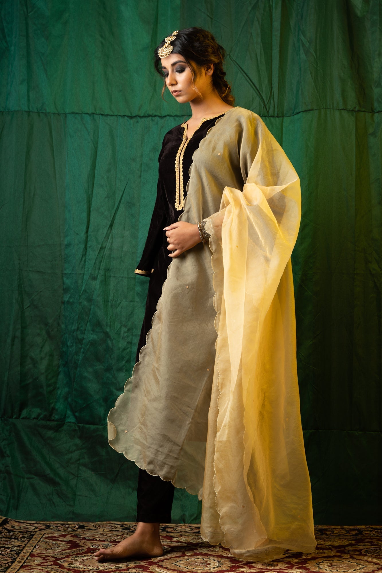Women's Brown Velvet Kurta Set - (Set Of 3) - Nangalia Ruchira