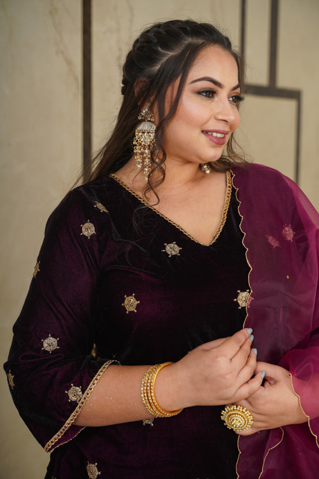 Women's Wine Embroidered Velvet Kurta Suit Set - (Set Of 3) - Nangalia Ruchira