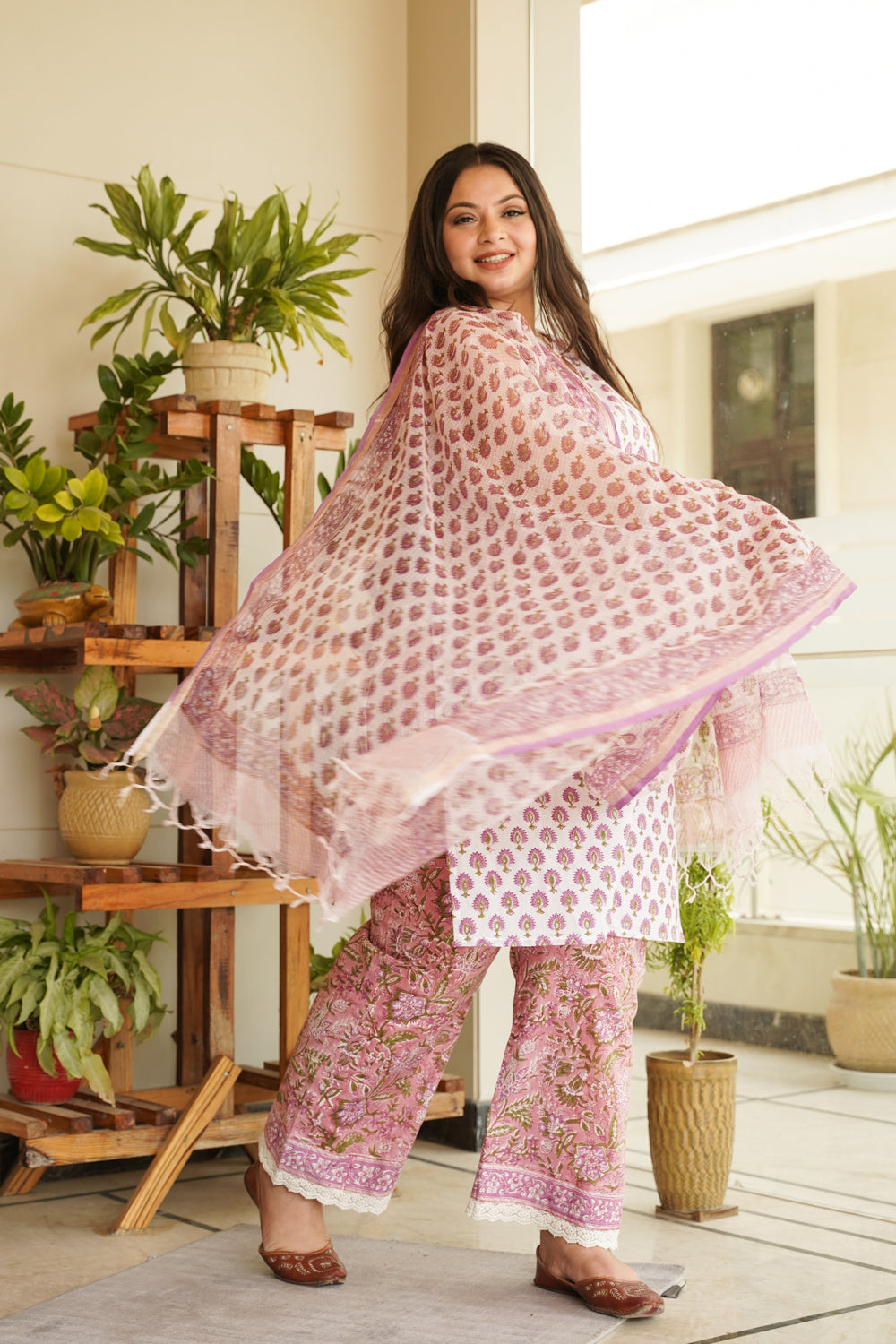 Women's White & Pink Sleeveless Cotton Kurta Set - (Set Of 3) - Nangalia Ruchira