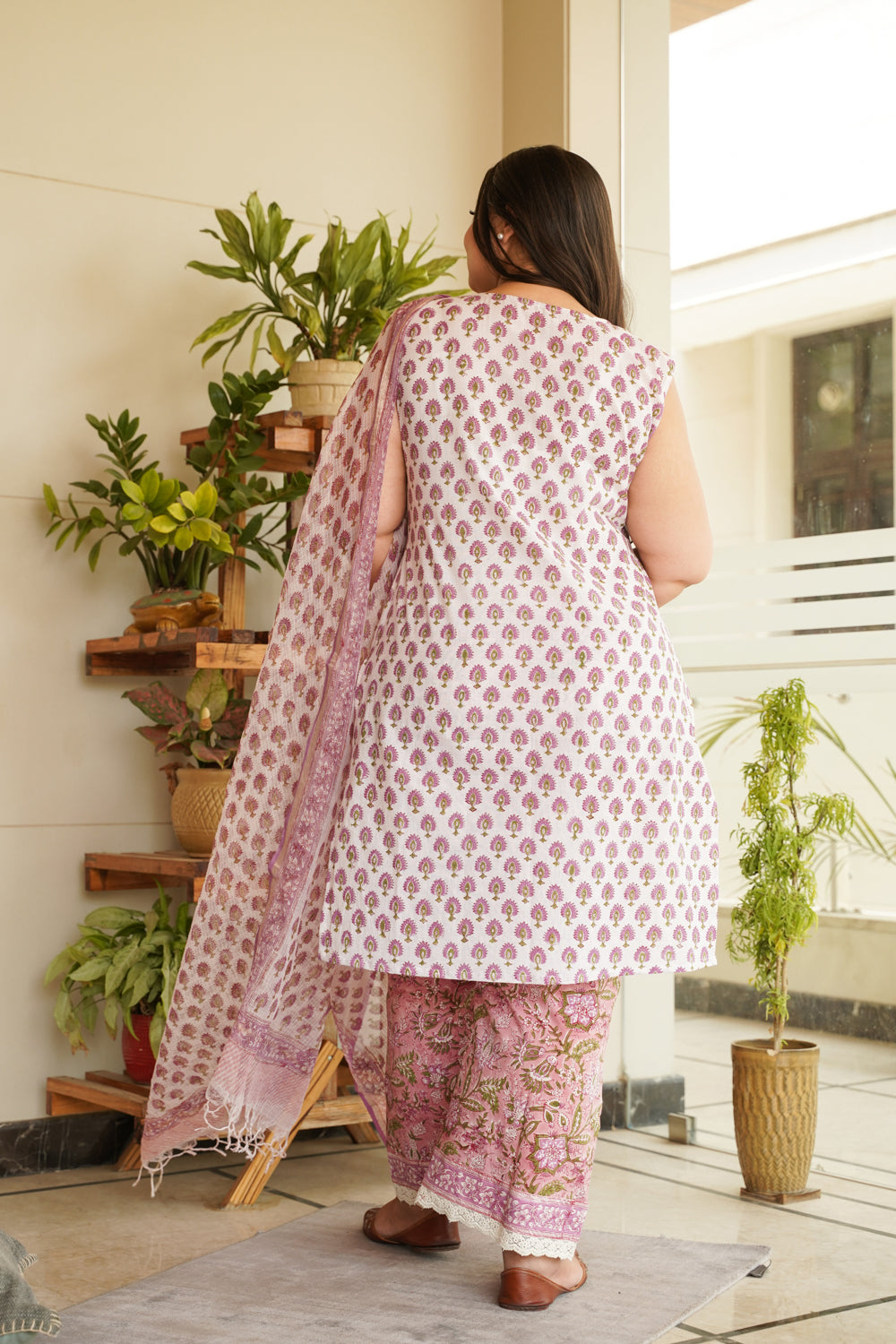 Women's White & Pink Sleeveless Cotton Kurta Set - (Set Of 3) - Nangalia Ruchira