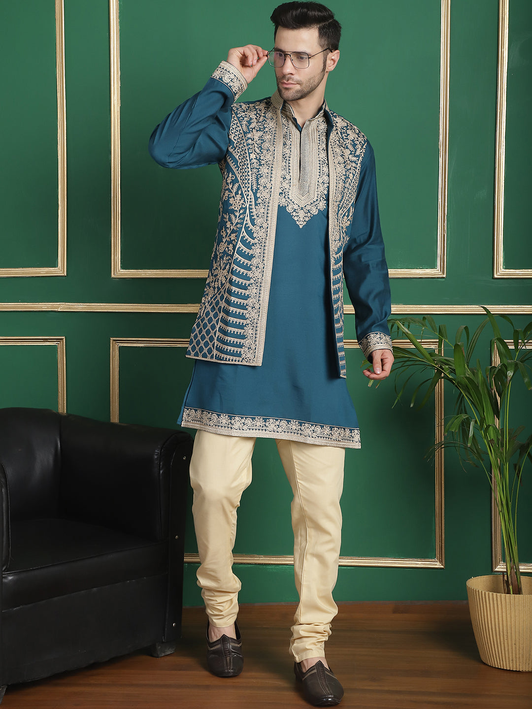 Men's Embroidered Waistcoat and Kurta Pyjama - Taantav