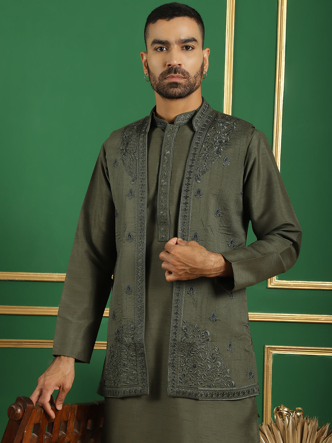 Men's Embroidered Waistcoat and Kurta Pyjama - Taantav