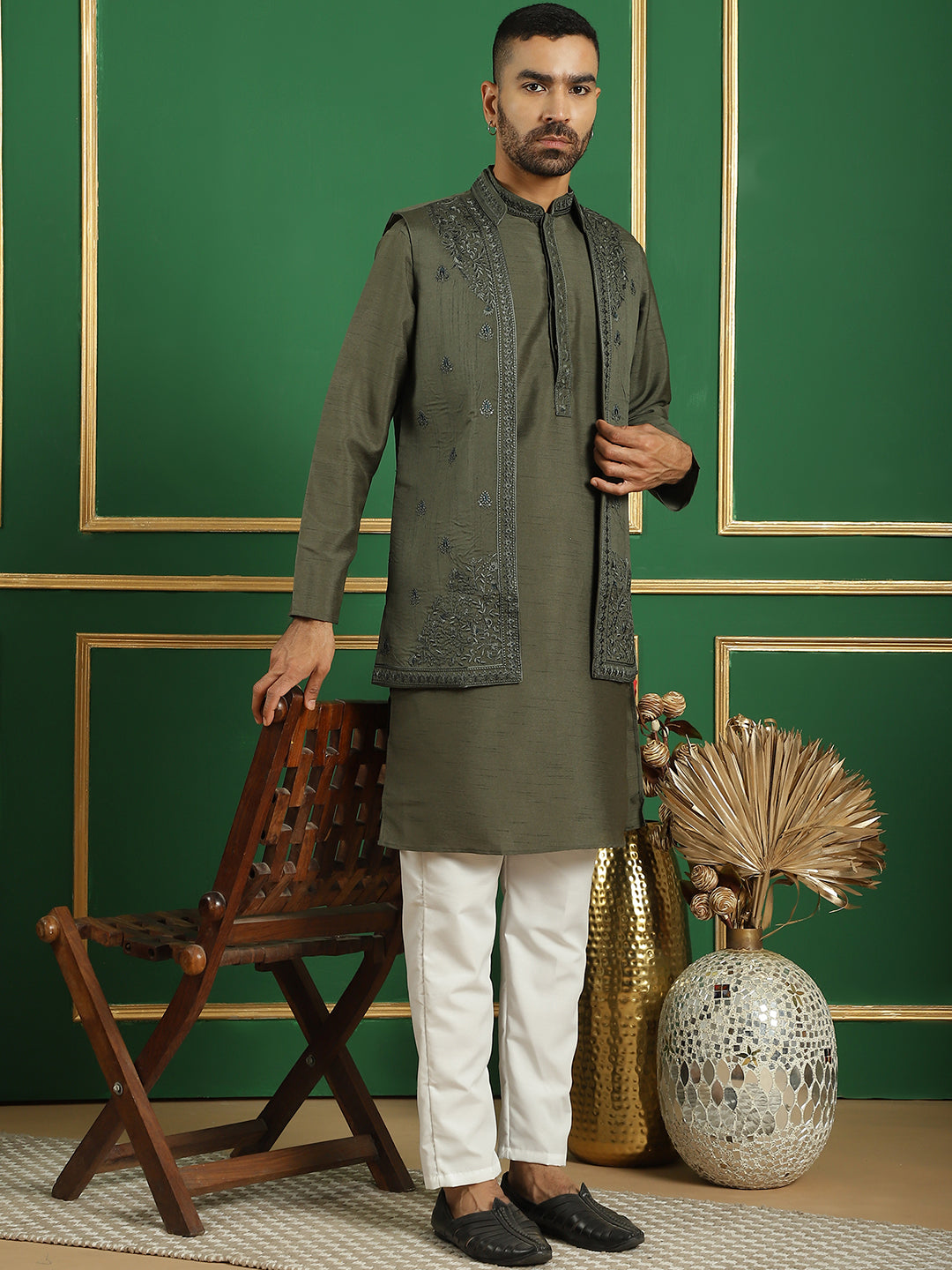 Men's Embroidered Waistcoat and Kurta Pyjama - Taantav