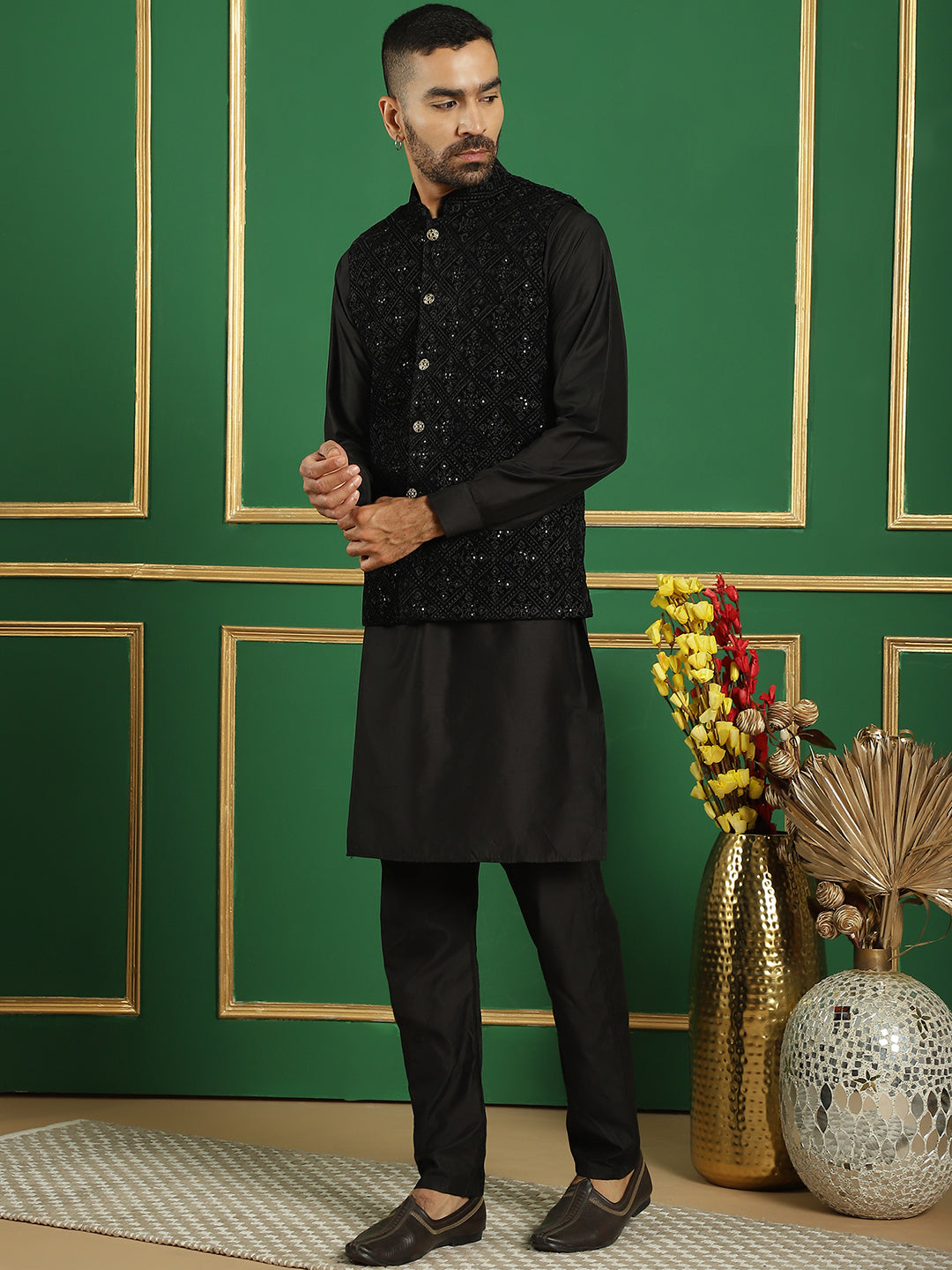 Men's Velvet Nehru Jacket With Solid Kurta Pyjama - Taantav