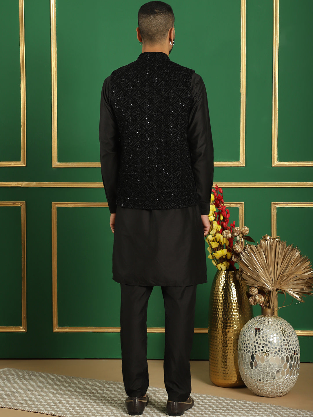 Men's Velvet Nehru Jacket With Solid Kurta Pyjama - Taantav