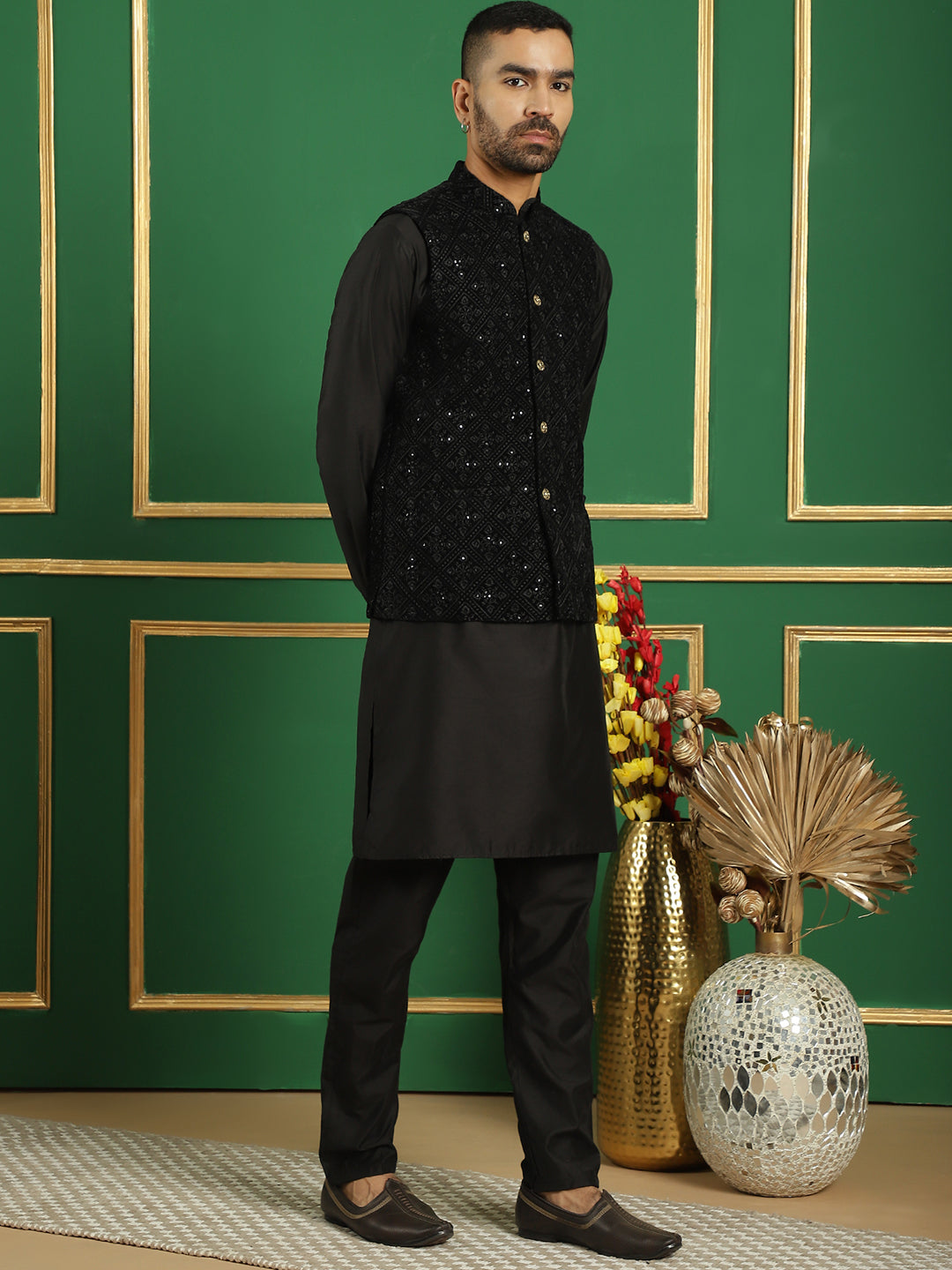 Men's Velvet Nehru Jacket With Solid Kurta Pyjama - Taantav