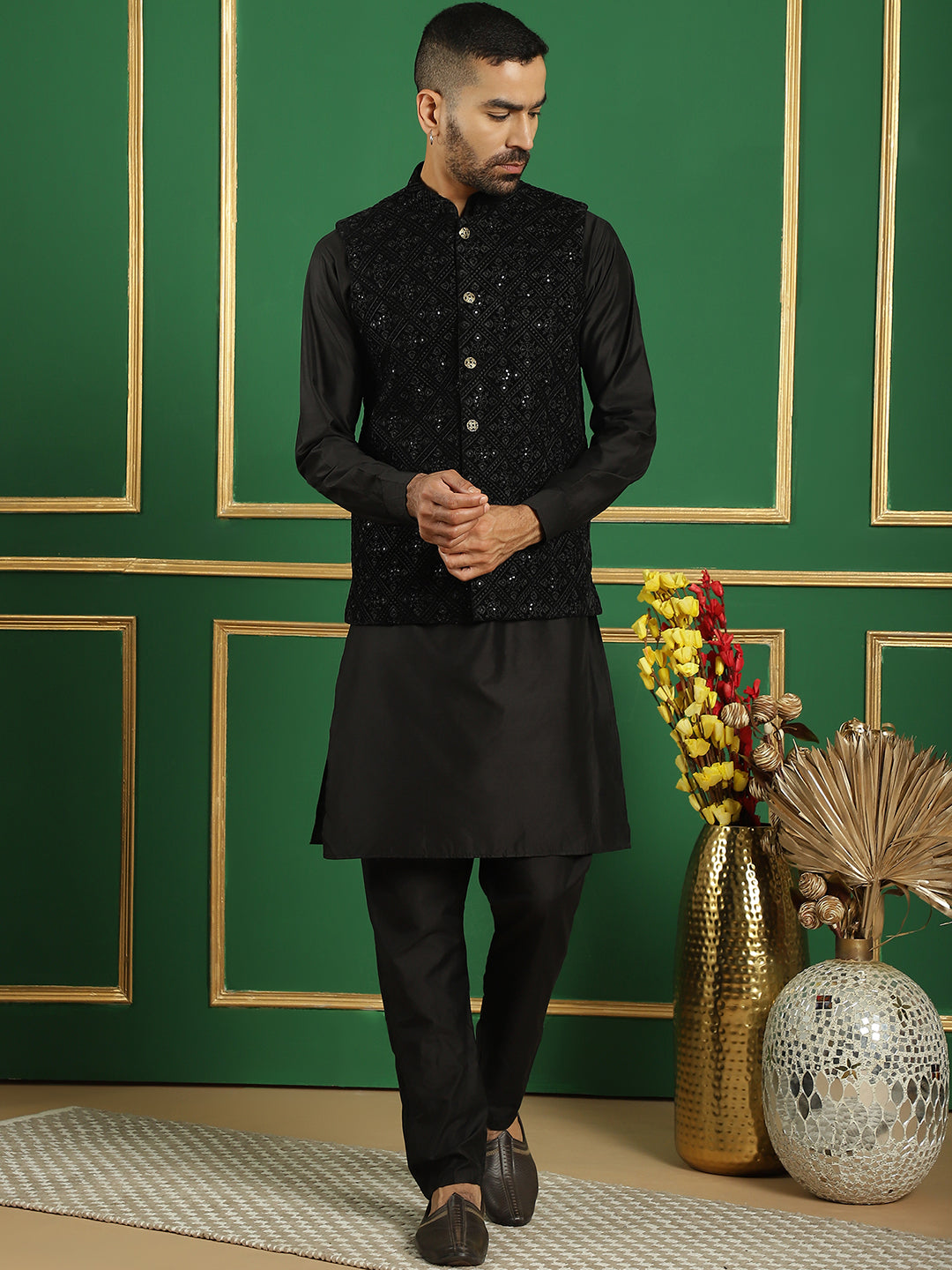 Men's Velvet Nehru Jacket With Solid Kurta Pyjama - Taantav