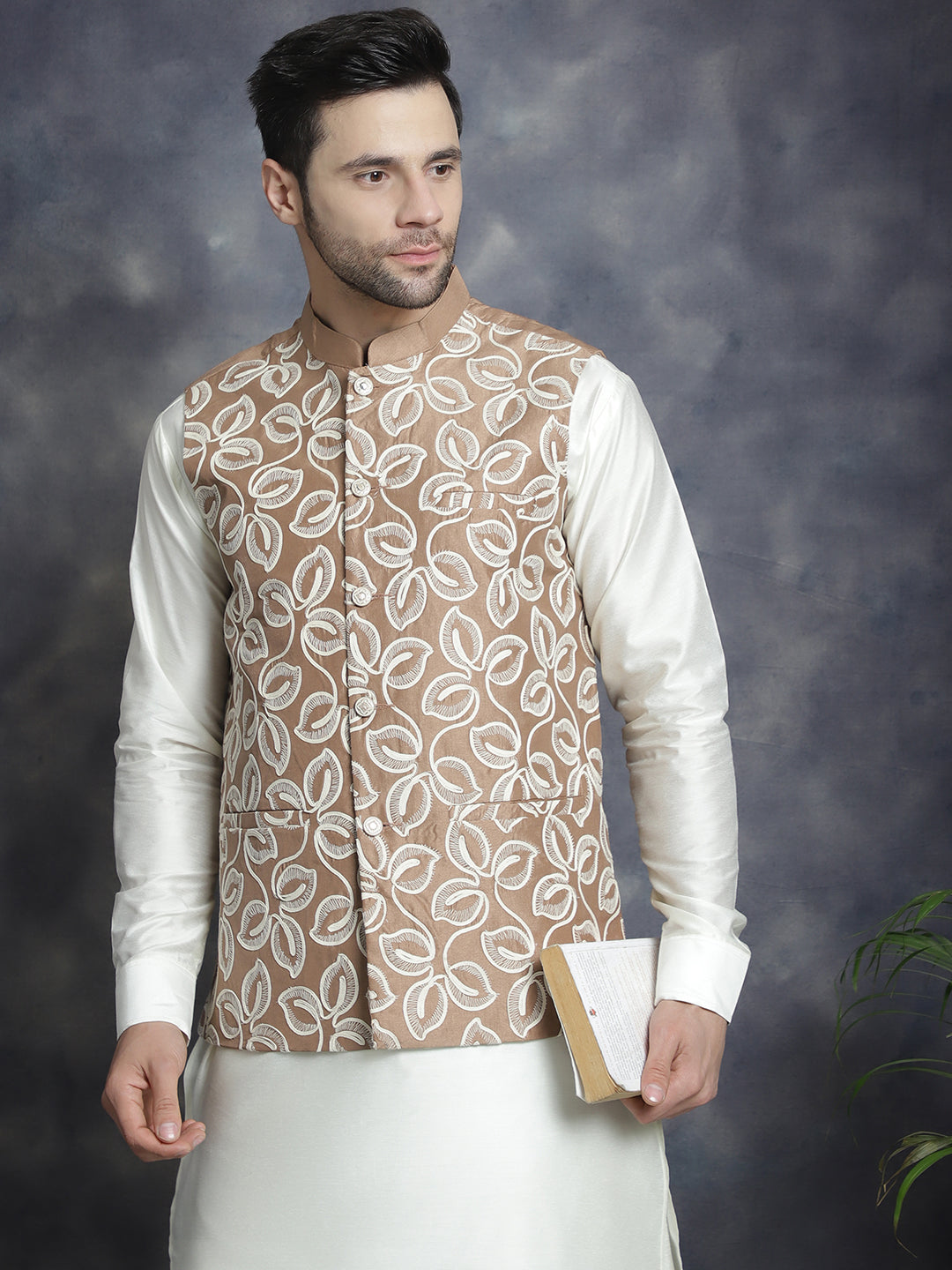 Men's Embroidered Nehru Jacket With Solid Kurta Pyjama - Taantav