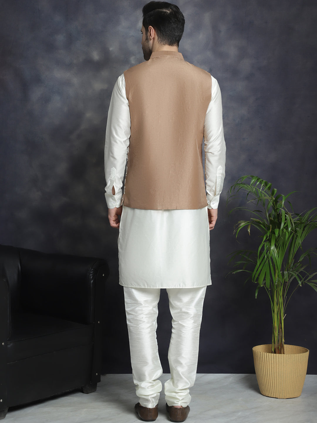 Men's Embroidered Nehru Jacket With Solid Kurta Pyjama - Taantav