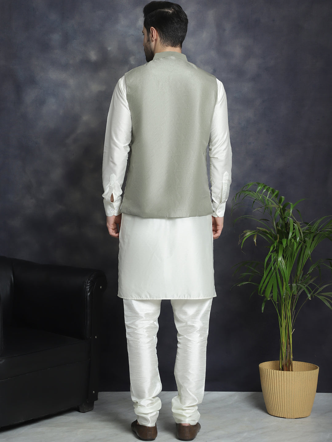 Men's Embroidered Nehru Jacket With Solid Kurta Pyjama - Taantav