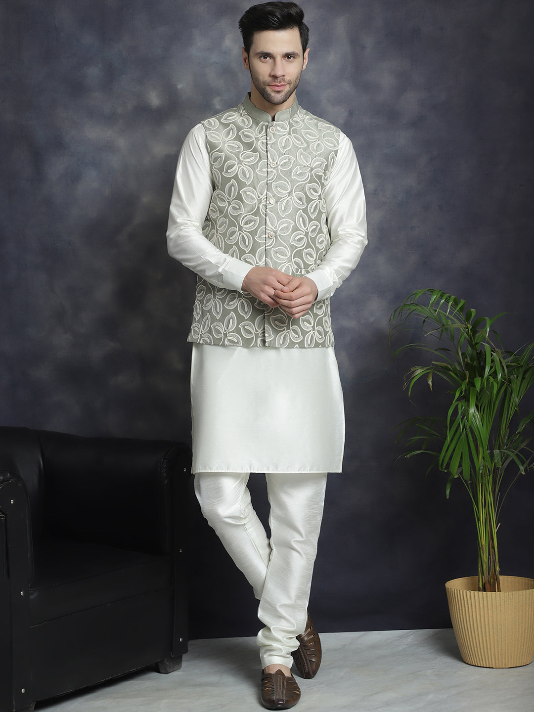 Men's Embroidered Nehru Jacket With Solid Kurta Pyjama - Taantav