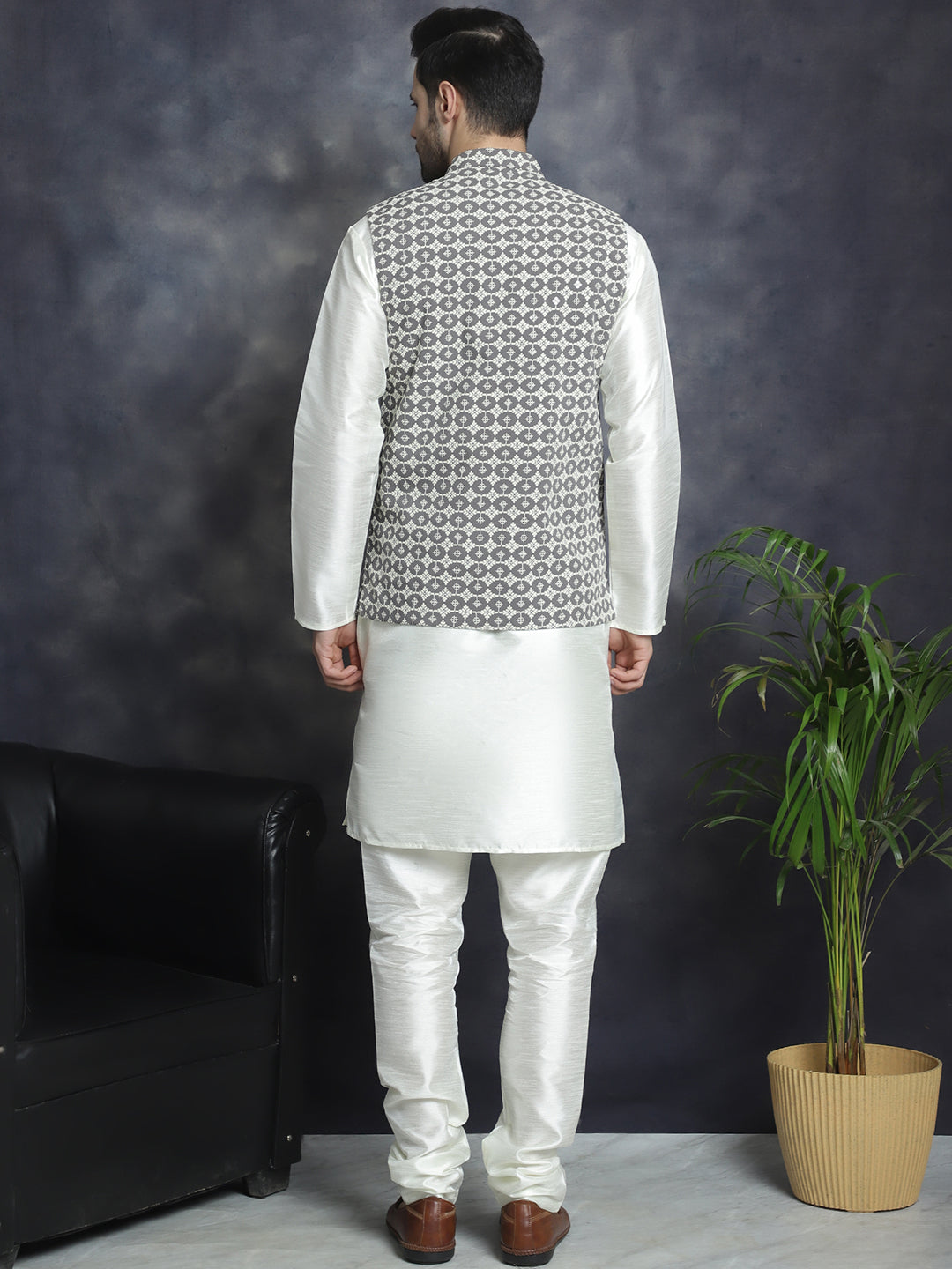 Men's Embroidered Nehru Jacket With Solid Kurta Pyjama - Taantav