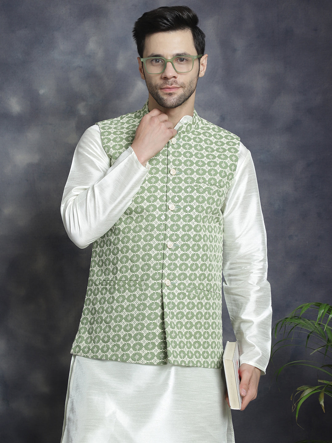 Men's Embroidered Nehru Jacket With Solid Kurta Pyjama - Taantav