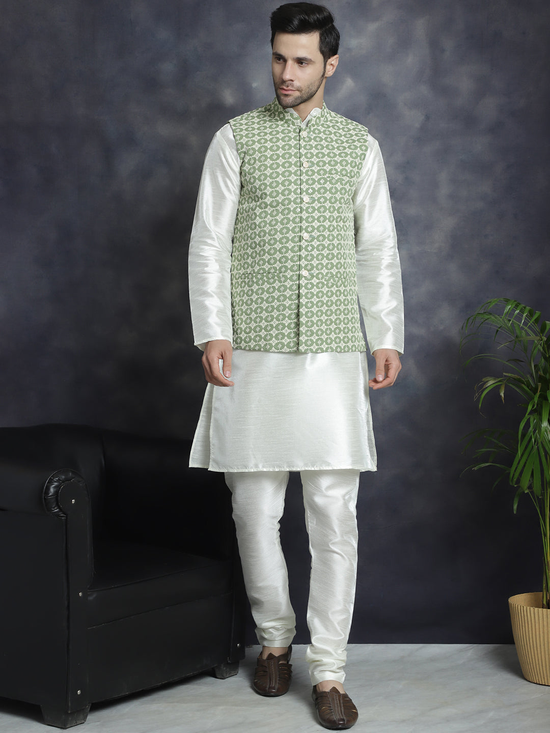 Men's Embroidered Nehru Jacket With Solid Kurta Pyjama - Taantav