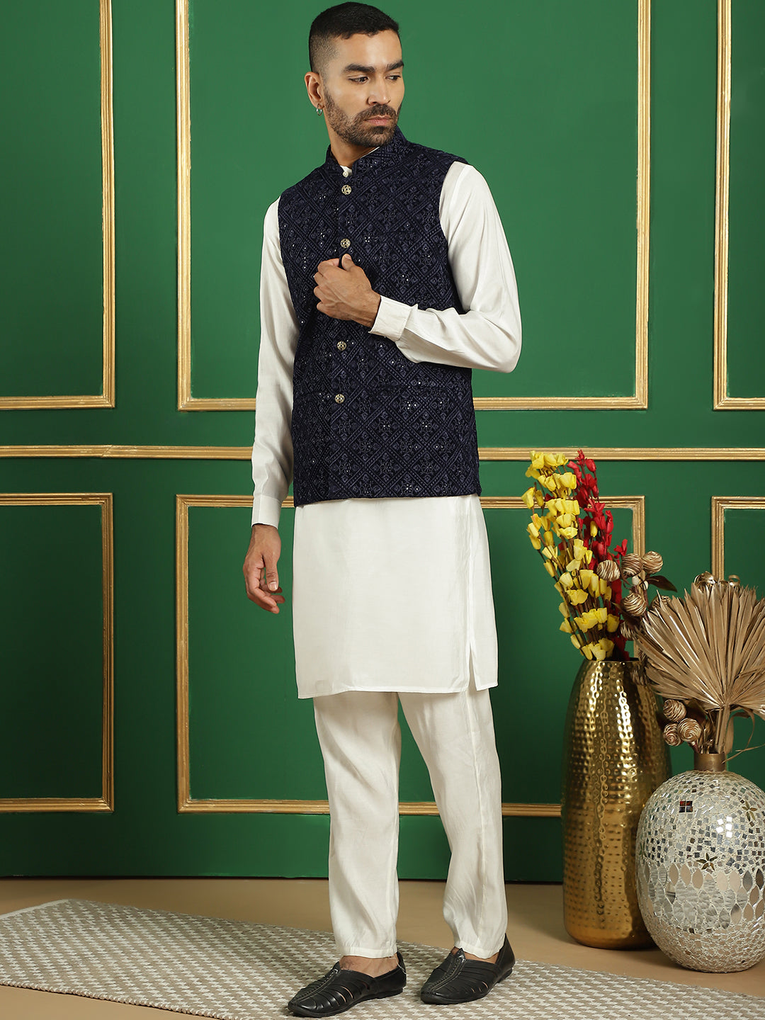 Men's Velvet Nehru Jacket With Solid Kurta Pyjama - Taantav