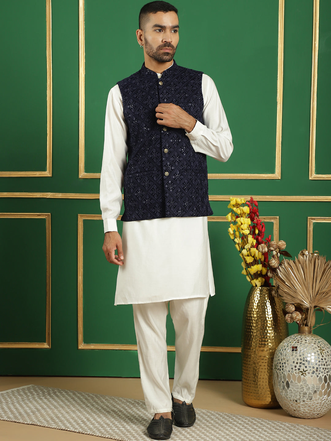 Men's Velvet Nehru Jacket With Solid Kurta Pyjama - Taantav