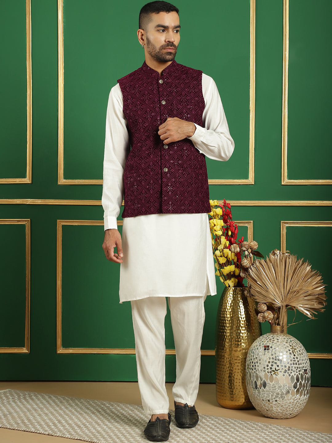 Men's Velvet Nehru Jacket With Solid Kurta Pyjama - Taantav