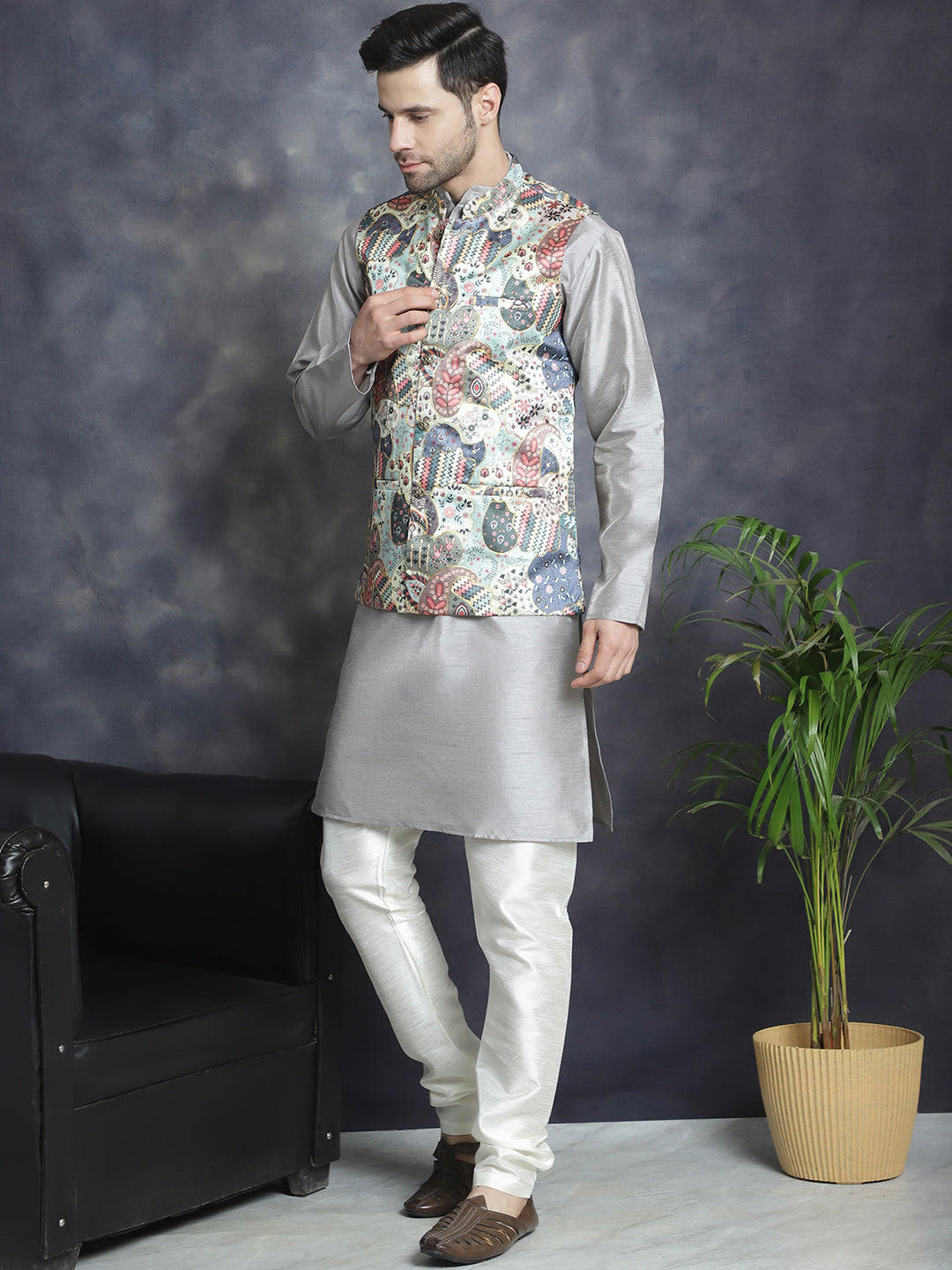 Men's Digital Print and Zari Work Nehru Jacket With Kurta Pyjama Set - Taantav