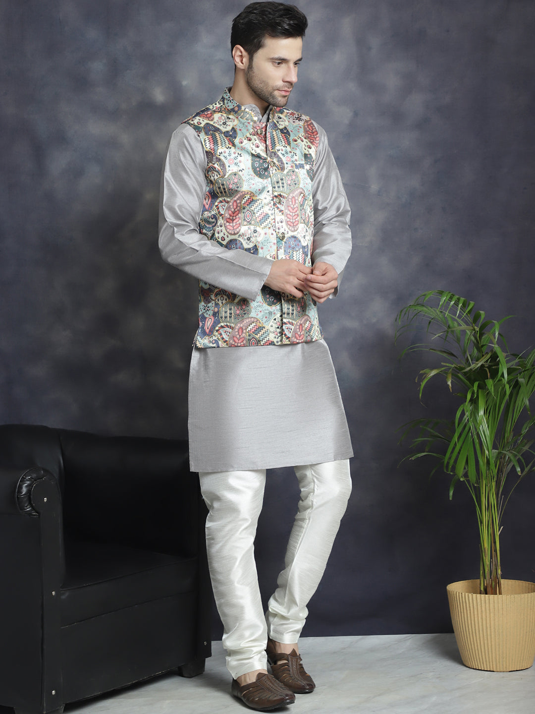 Men's Digital Print and Zari Work Nehru Jacket With Kurta Pyjama Set - Taantav