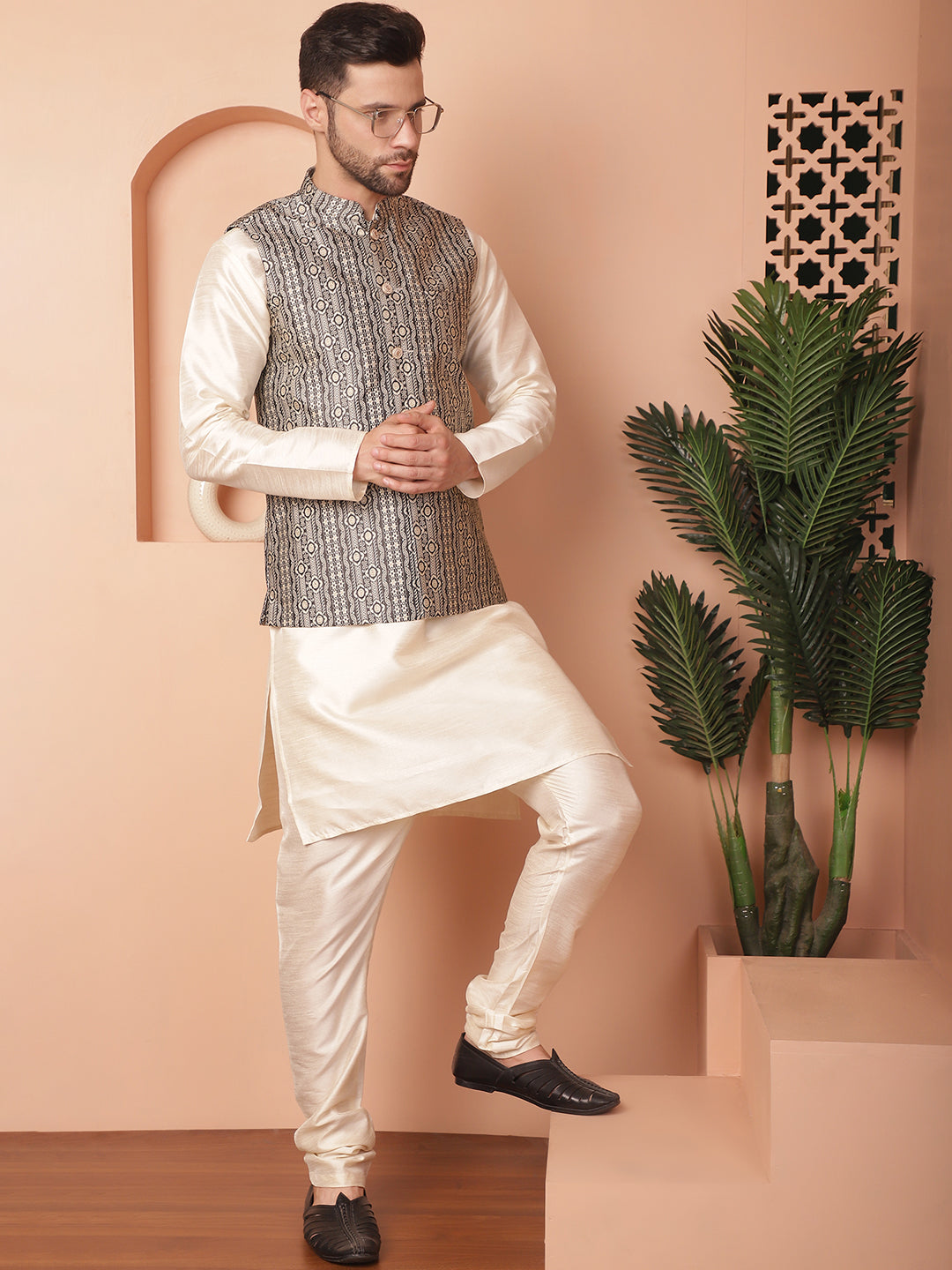 Men's Woven Design Nehru Jacket With Solid Kurta Pyjama - Taantav