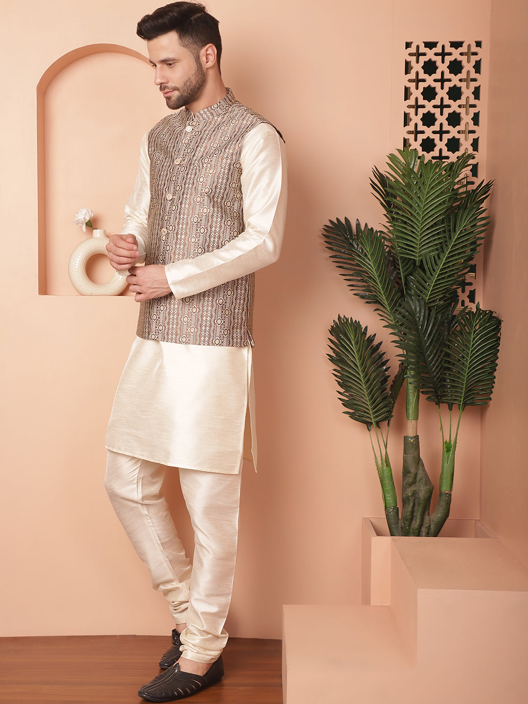 Men's Woven Design Nehru Jacket With Solid Kurta Pyjama - Taantav