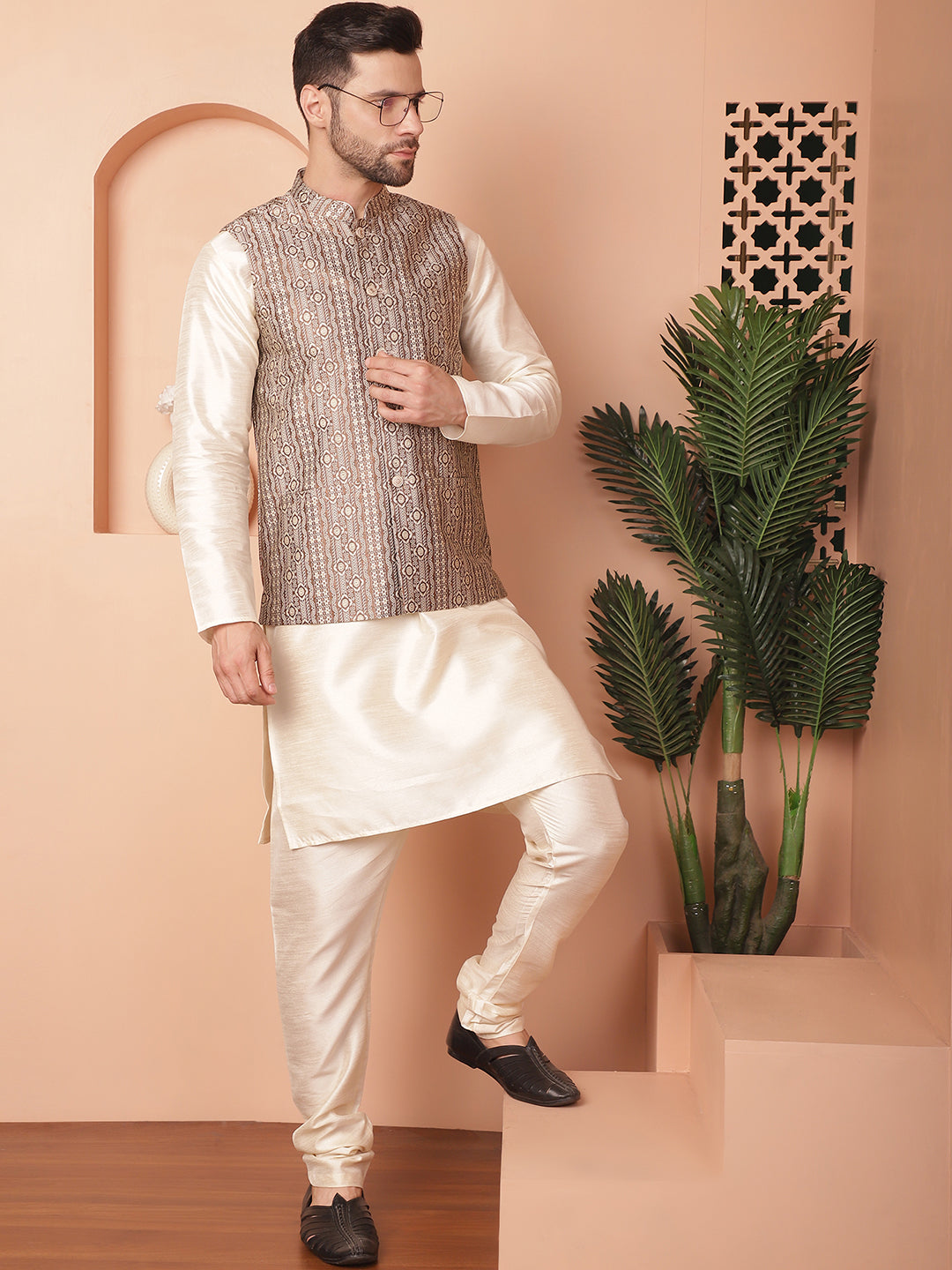 Men's Woven Design Nehru Jacket With Solid Kurta Pyjama - Taantav