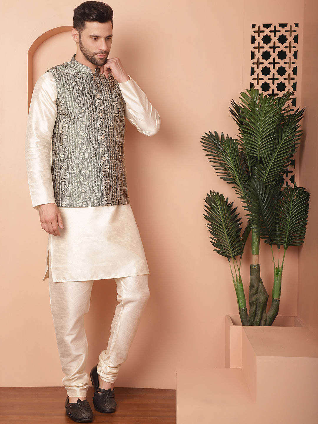 Men's Woven Design Nehru Jacket With Solid Kurta Pyjama - Taantav