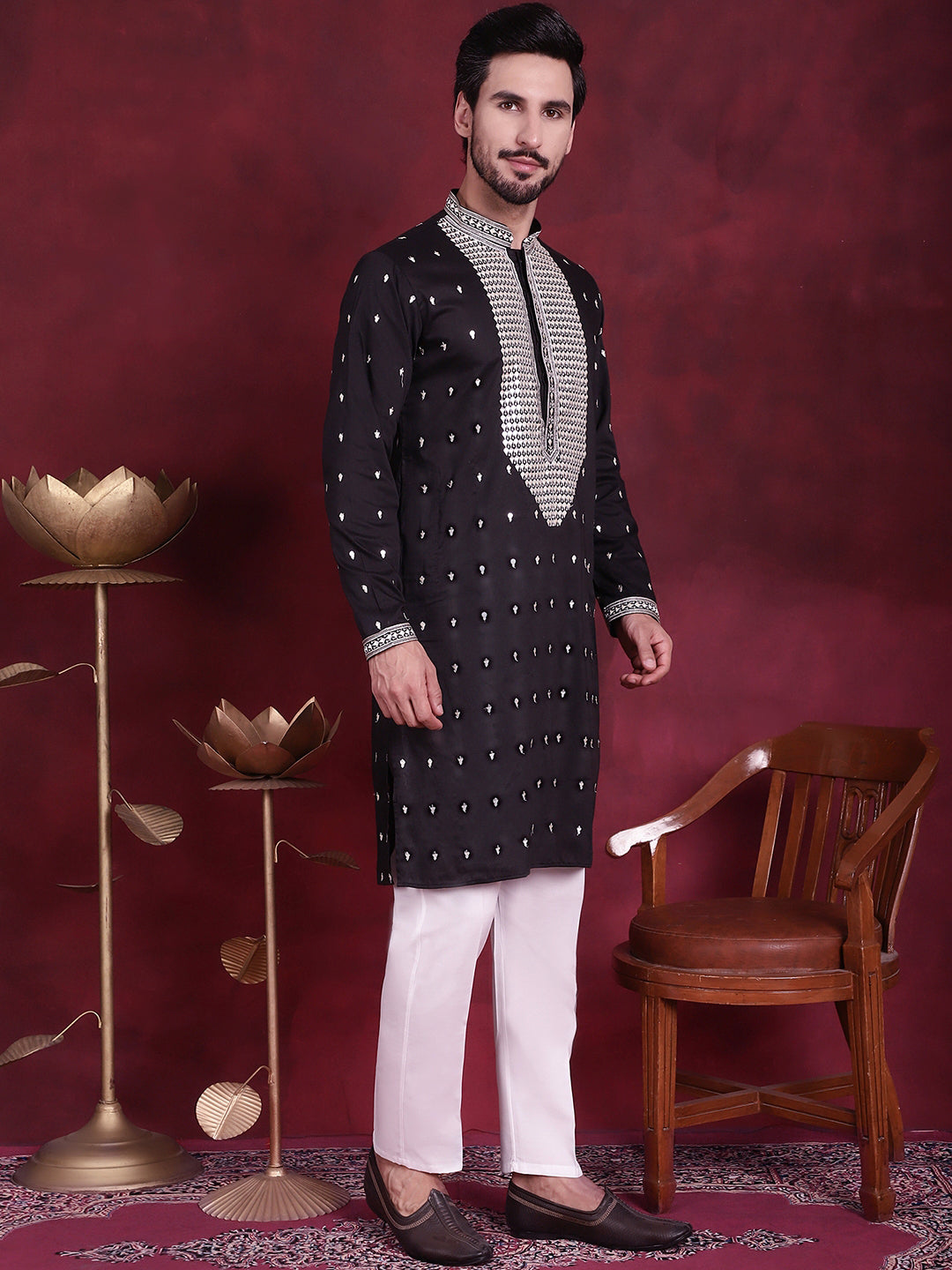 Men's Sequins Embroidered Kurta Pyjama Set - Taantav