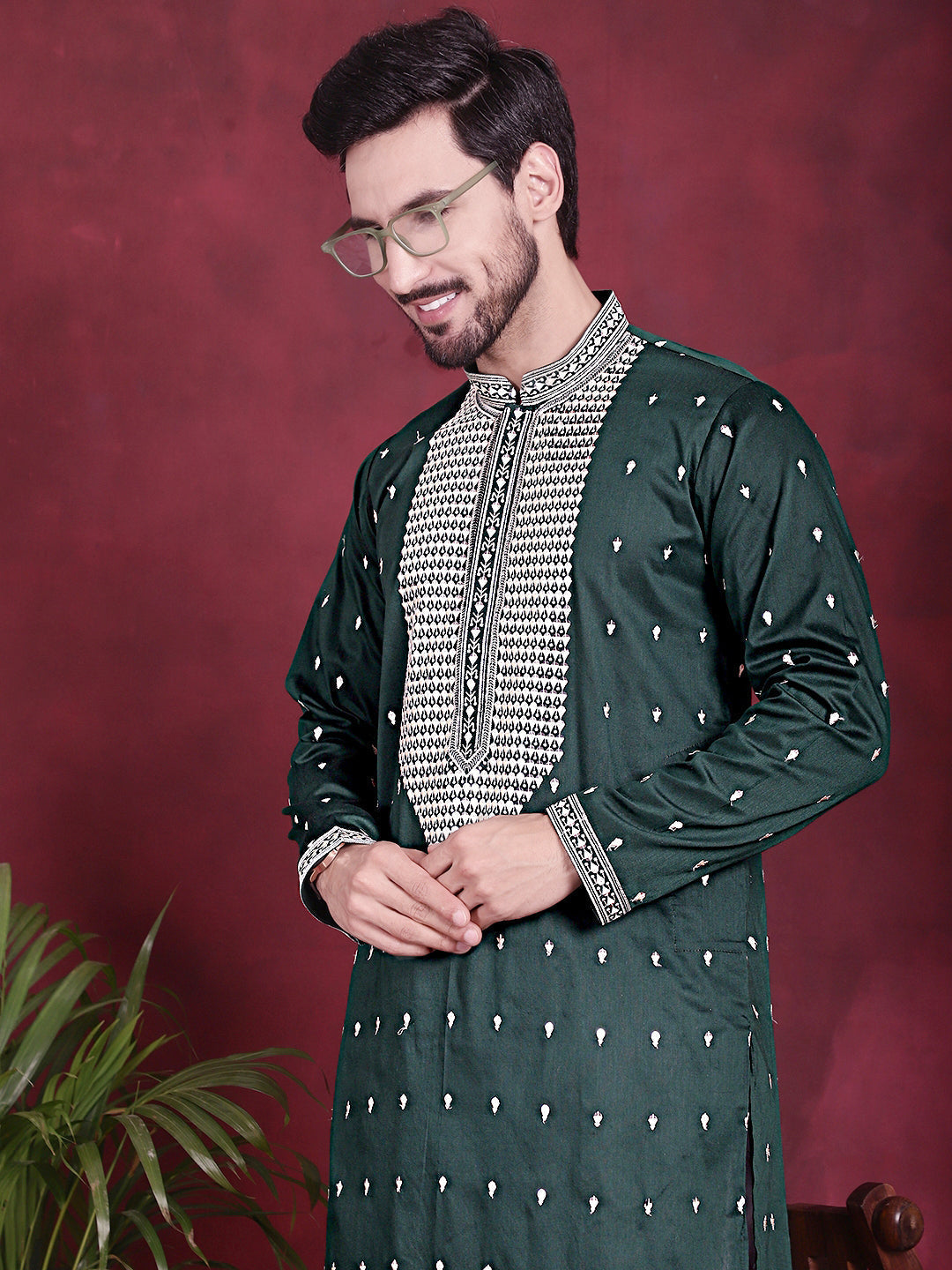 Men's Sequins Embroidered Kurta Pyjama Set - Taantav