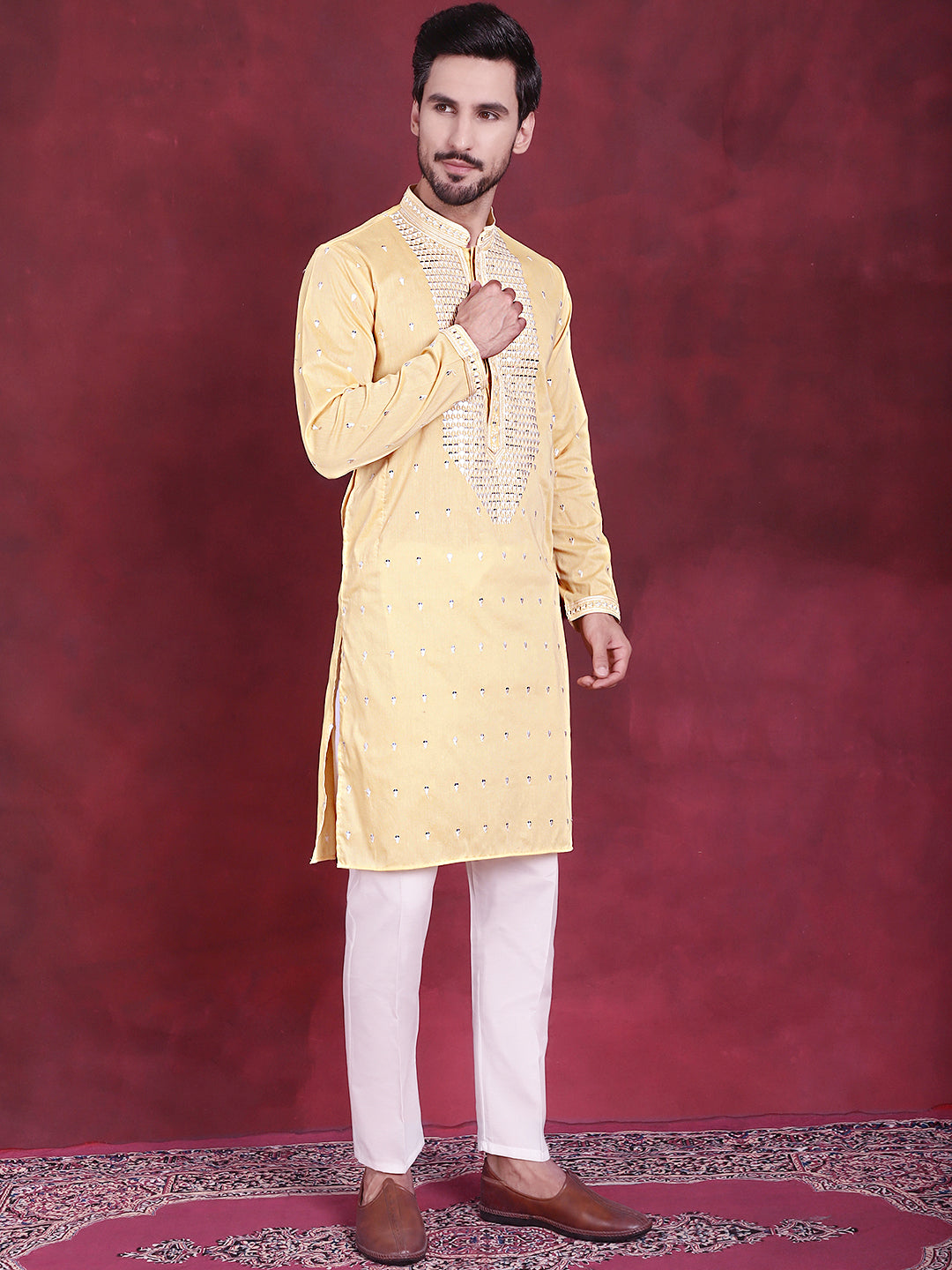 Men's Sequins Embroidered Kurta Pyjama Set - Taantav