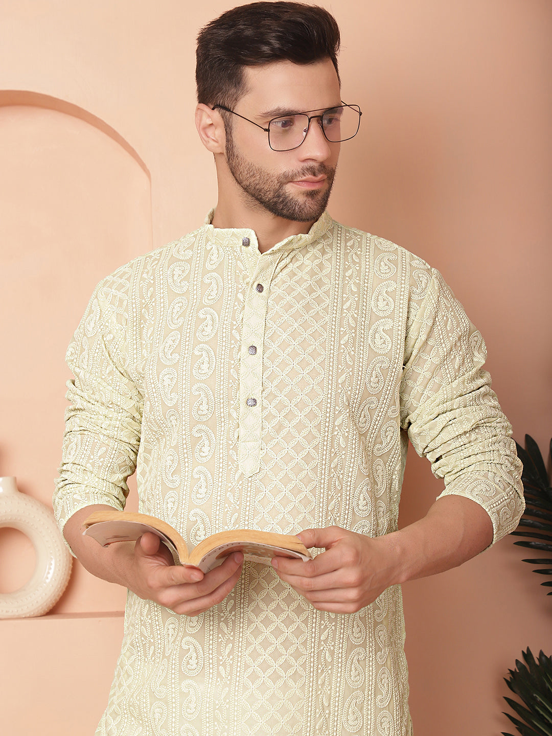 Men's Chikankari Embroidered Kurta Pyjama Set - Taantav