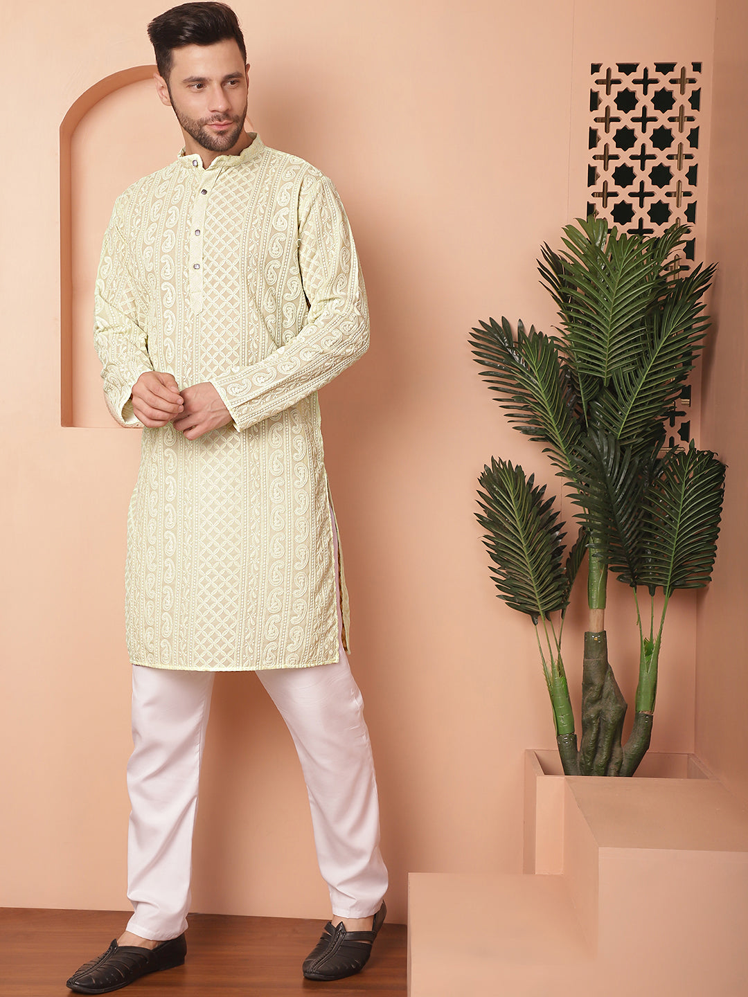 Men's Chikankari Embroidered Kurta Pyjama Set - Taantav