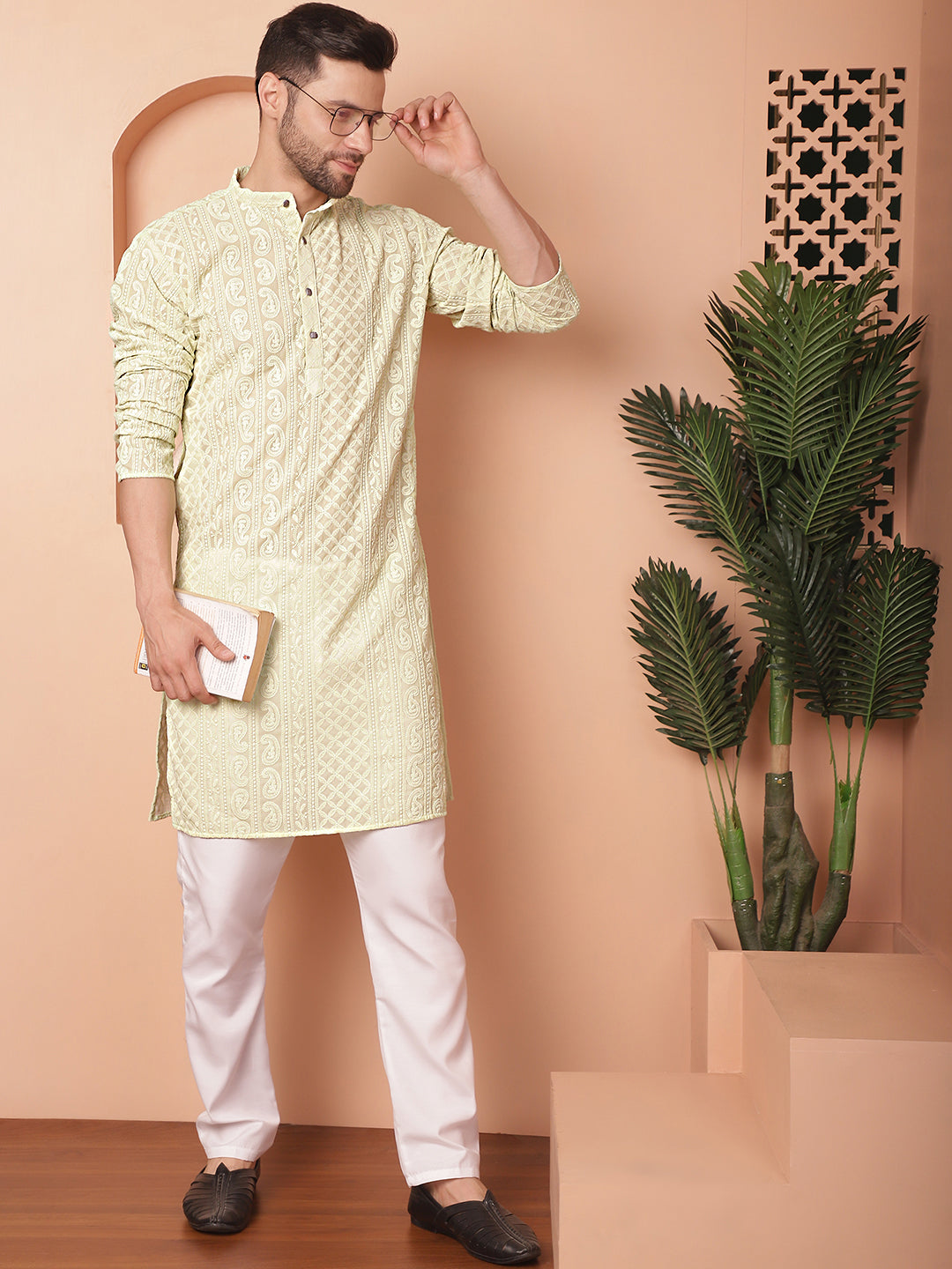 Men's Chikankari Embroidered Kurta Pyjama Set - Taantav