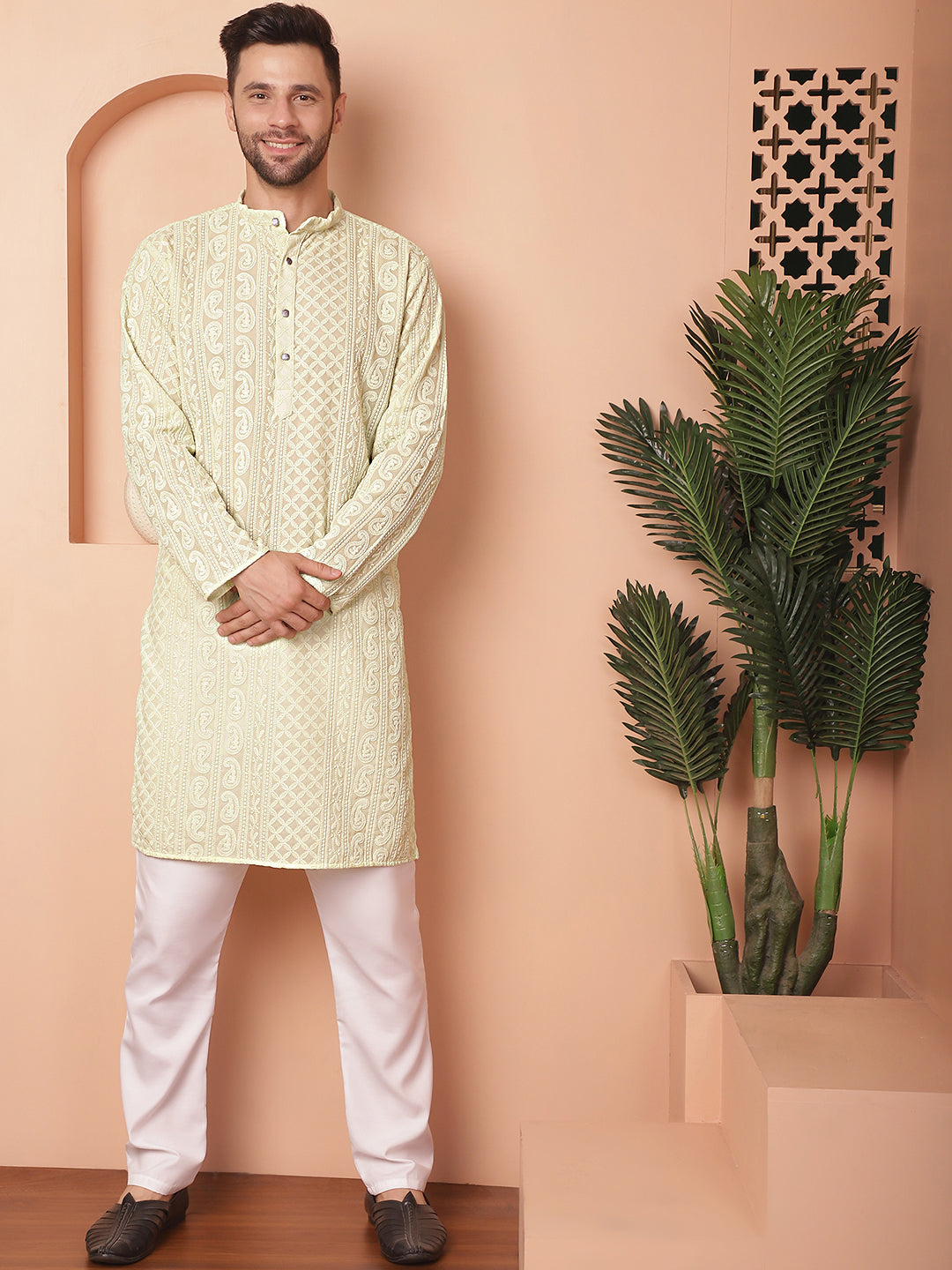 Men's Chikankari Embroidered Kurta Pyjama Set - Taantav