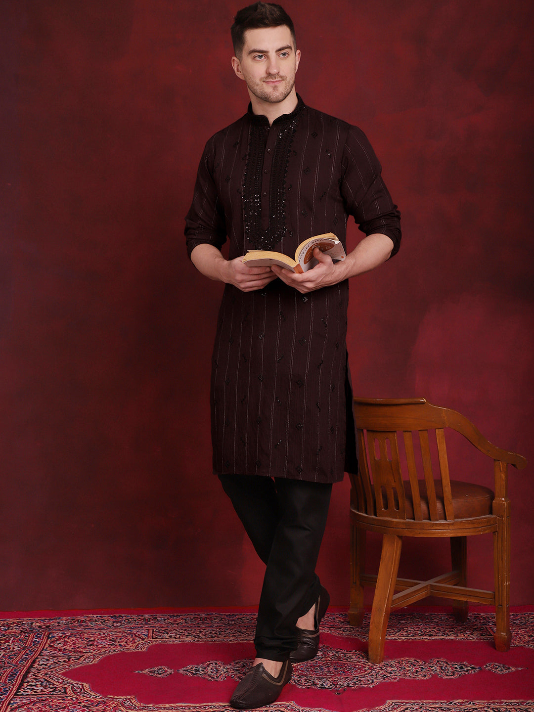 Men's Sequins Embroidered Kurta Pyjama Set - Taantav