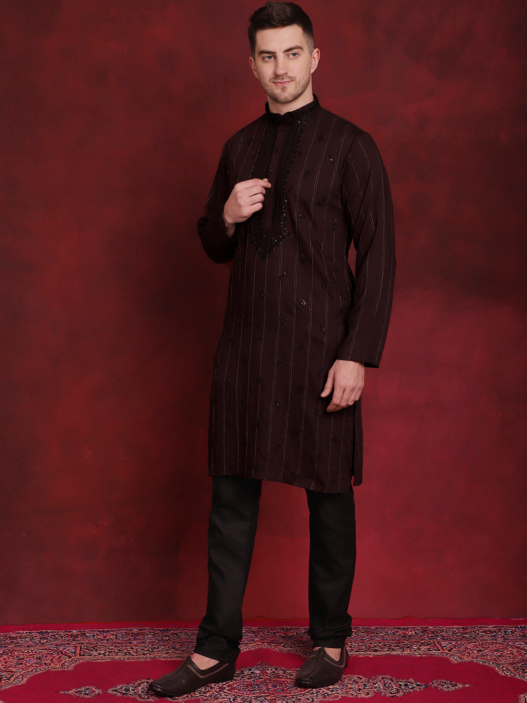 Men's Sequins Embroidered Kurta Pyjama Set - Taantav