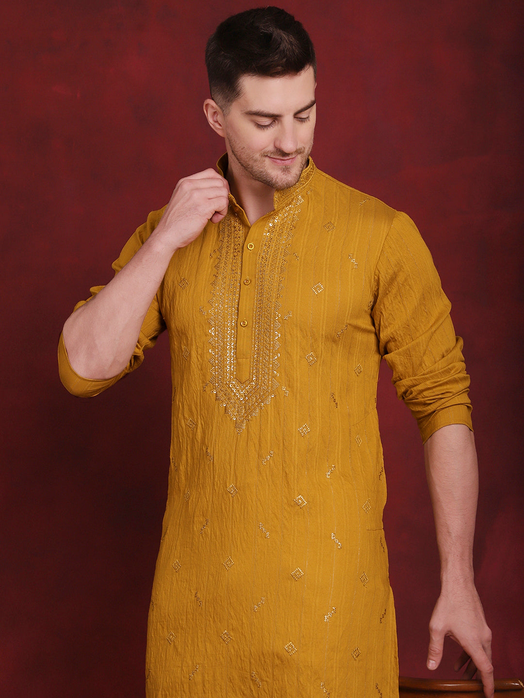 Men's Sequins Embroidered Kurta Pyjama Set - Taantav