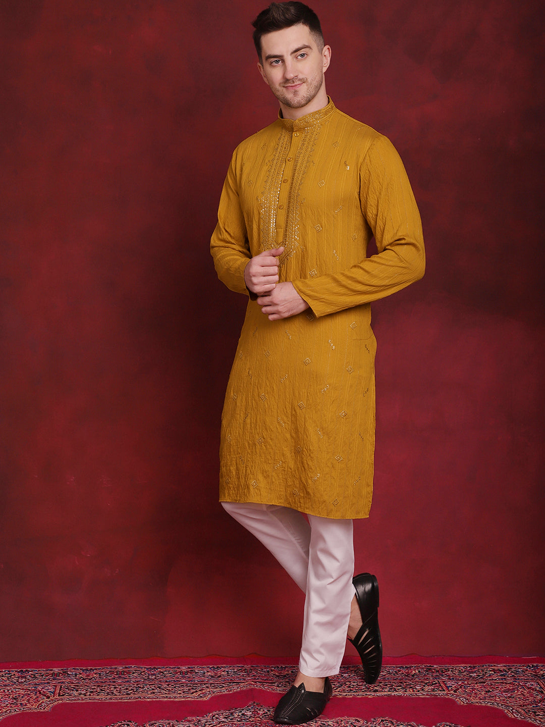 Men's Sequins Embroidered Kurta Pyjama Set - Taantav