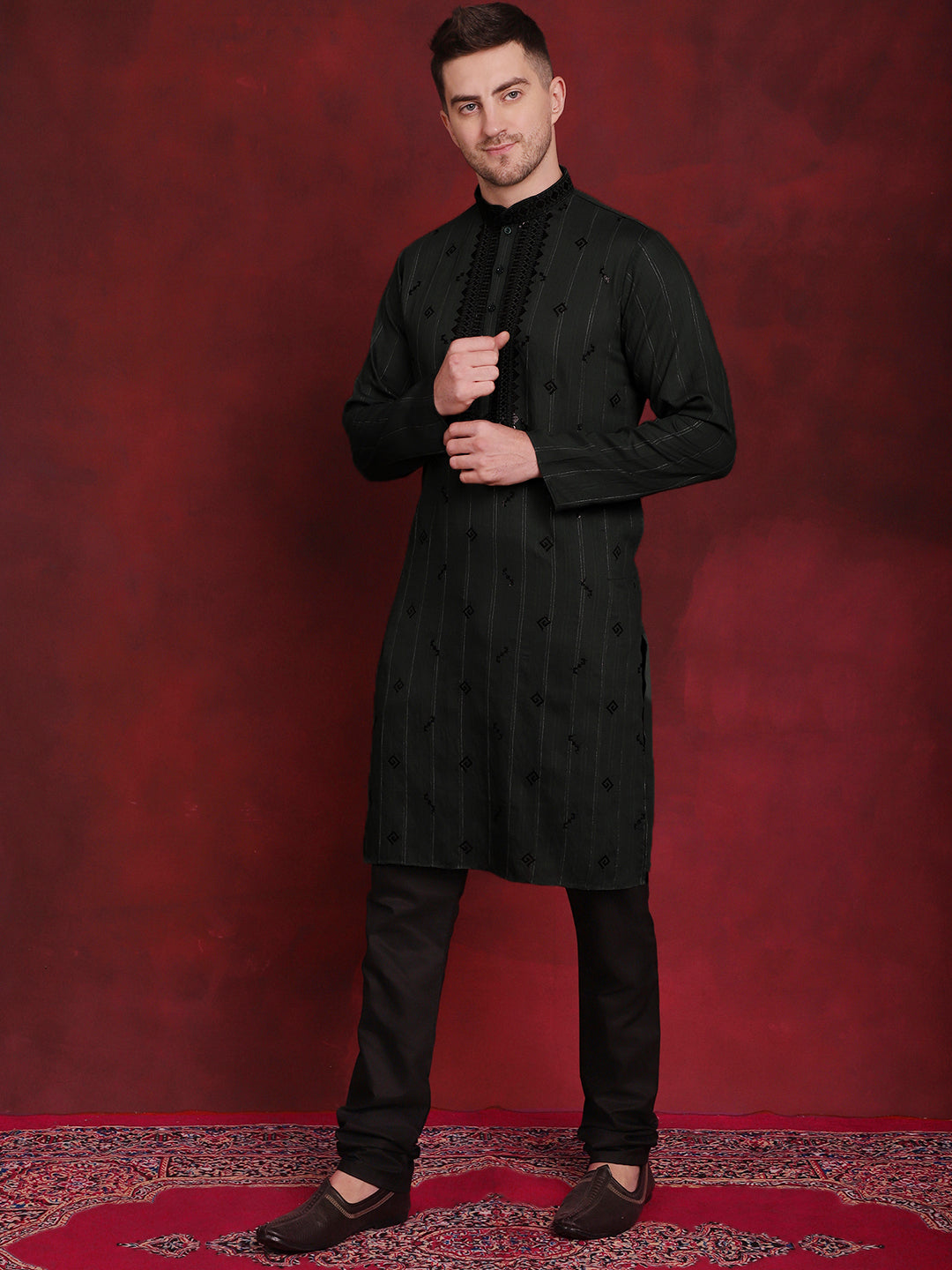 Men's Sequins Embroidered Kurta Pyjama Set - Taantav