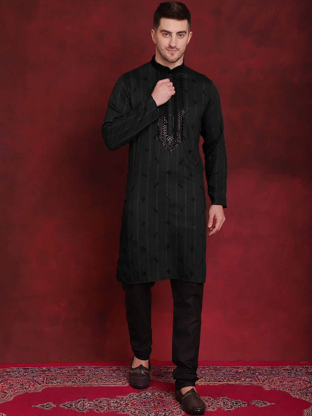 Men's Sequins Embroidered Kurta Pyjama Set - Taantav