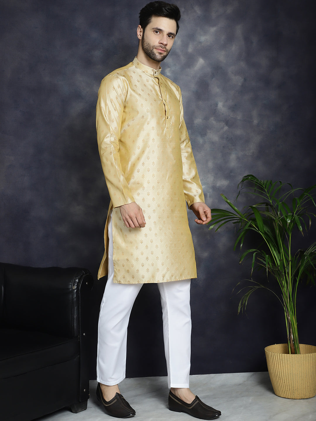 Men's Woven Design Silk Blend Kurta with Pyjama - Taantav